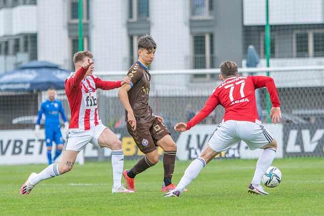 国家德比皇马2-1巴萨5分领跑 近6轮巴萨比皇马多拿9分反超4分